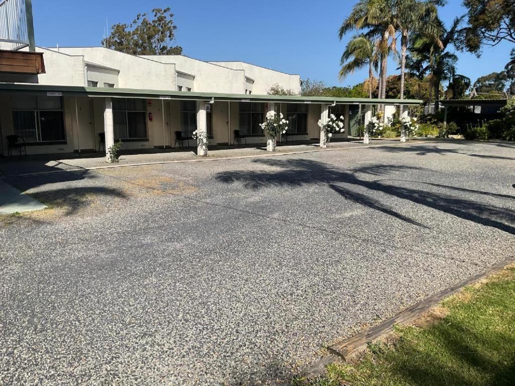 The Silver Bream Motel & Self Contained Units マラクータ エクステリア 写真